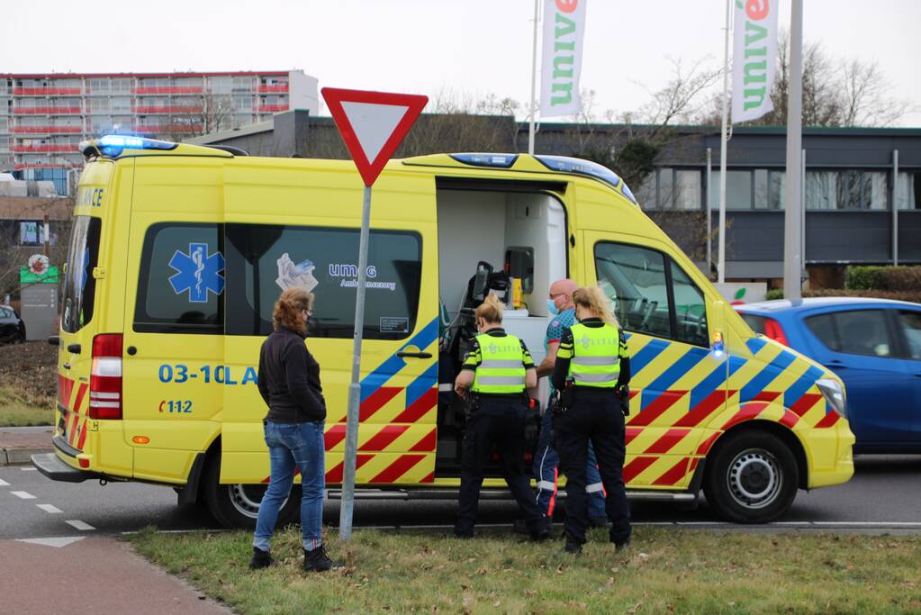 Wielrenster gewond bij botsing met auto