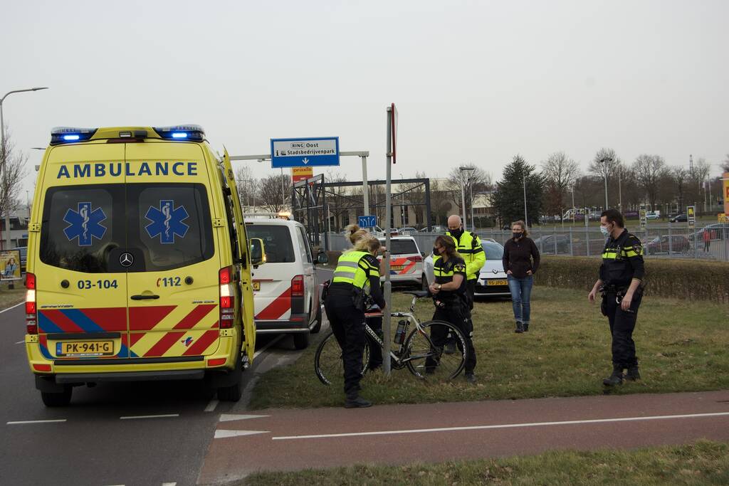 Wielrenster gewond bij botsing met auto