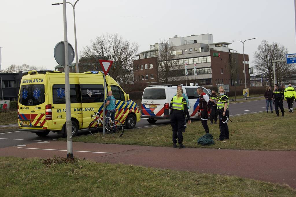 Wielrenster gewond bij botsing met auto
