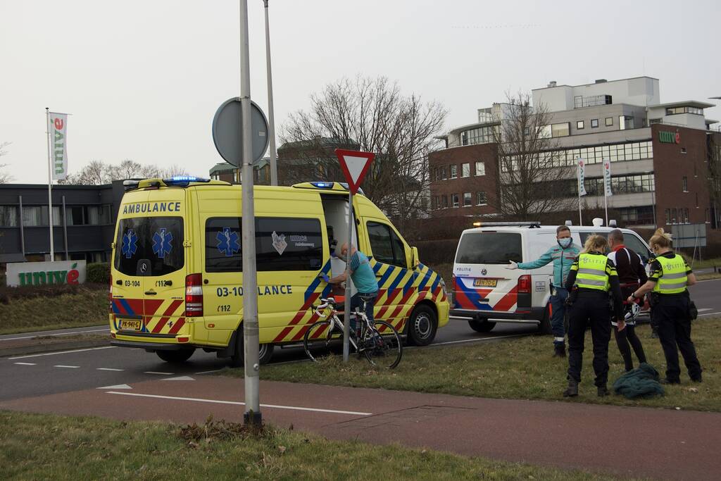 Wielrenster gewond bij botsing met auto