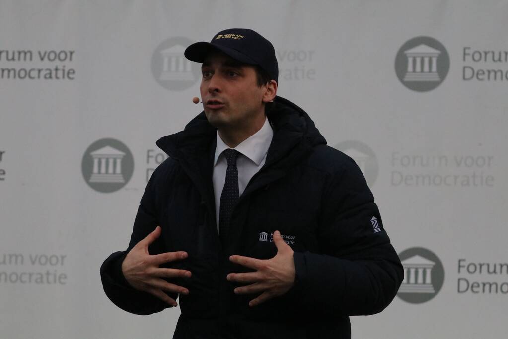 Thierry Baudet voert campagne op parkeerplaats Klein Amerika