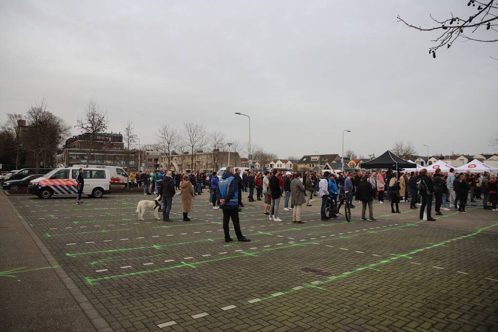 Thierry Baudet voert campagne op parkeerplaats Klein Amerika