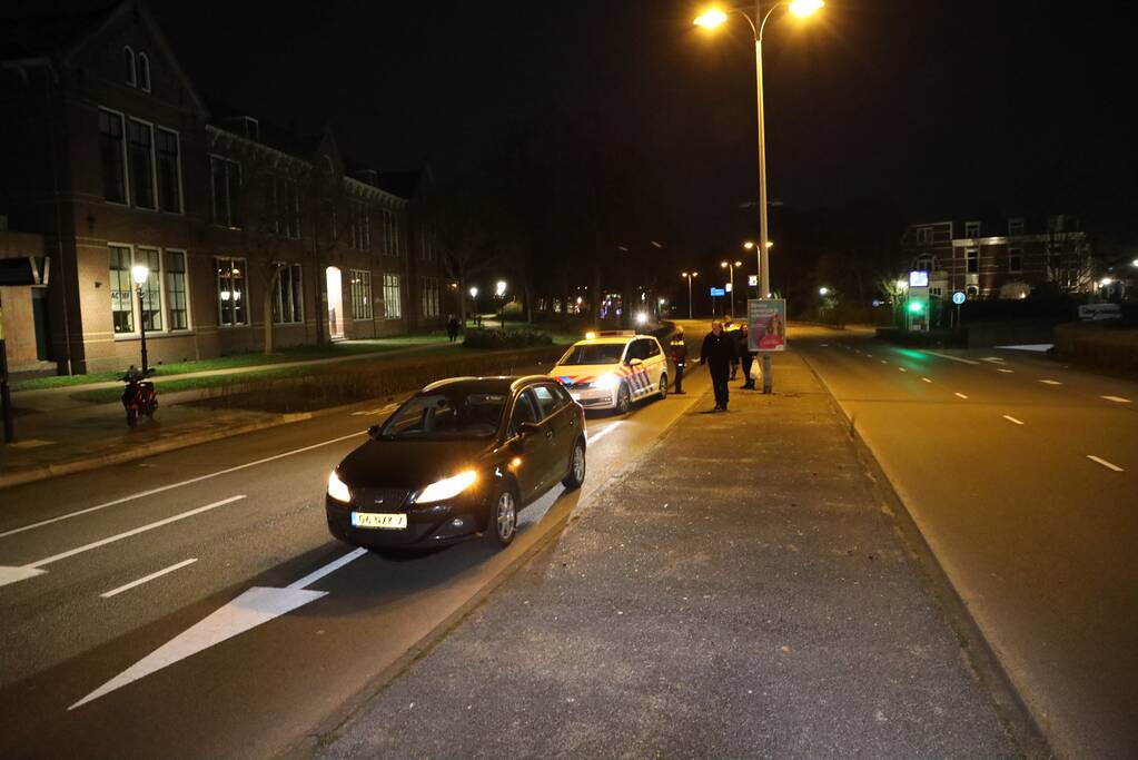 Bestuurder wilt keren maar veroorzaakt oliespoor