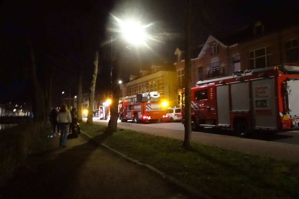 Brandweer blust kleine brand in keuken