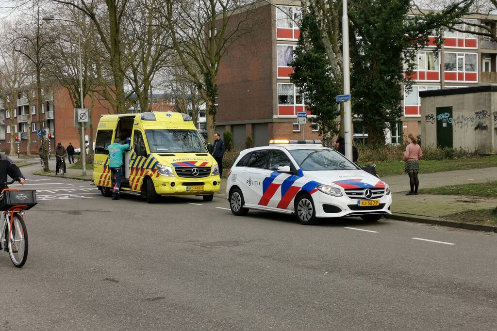 Fietser gewond door botsing met auto