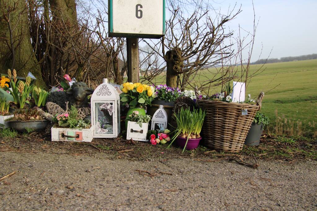 Met kaarsjes herdenken dorpsgenoten dood Karin Grijpstra (55)