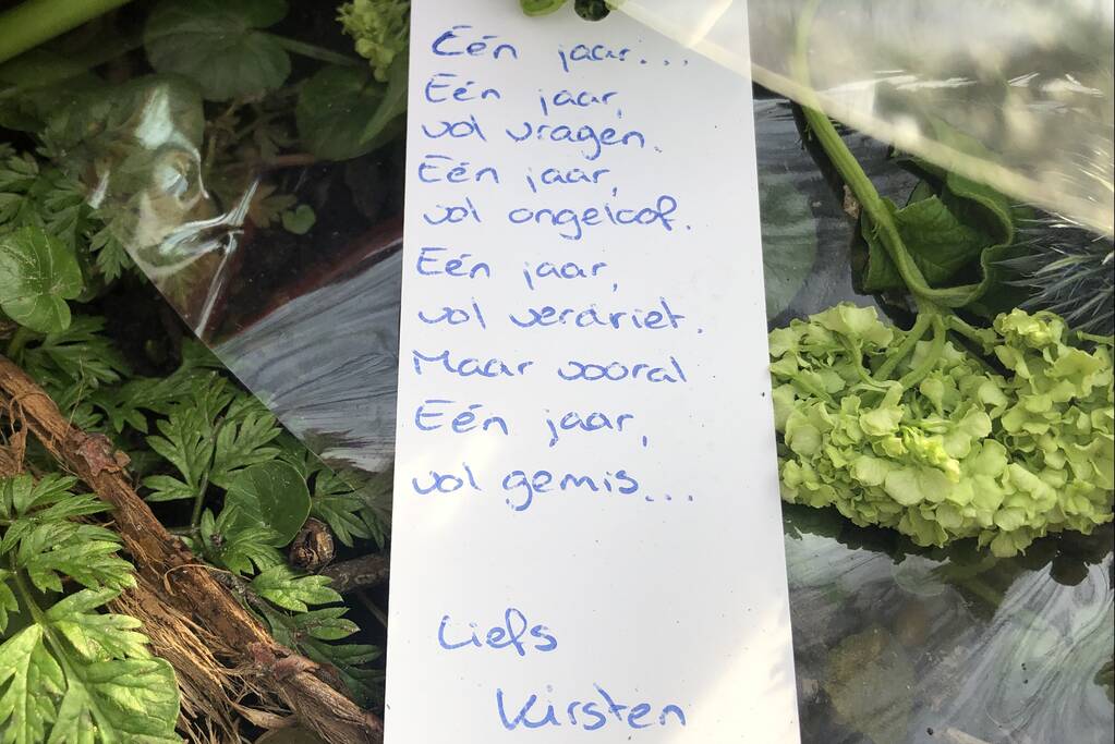 Met kaarsjes herdenken dorpsgenoten dood Karin Grijpstra (55)