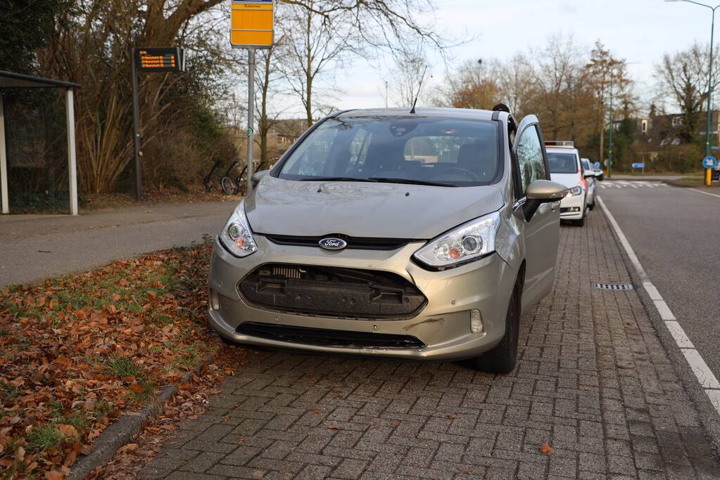 Scooterrijder aangereden op rotonde