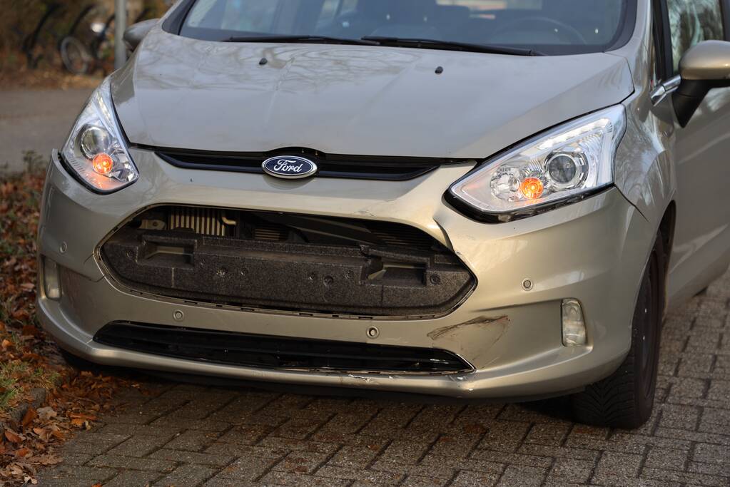 Scooterrijder aangereden op rotonde