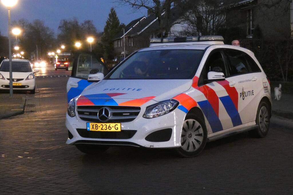 Fietser en bestelbus bosten op elkaar