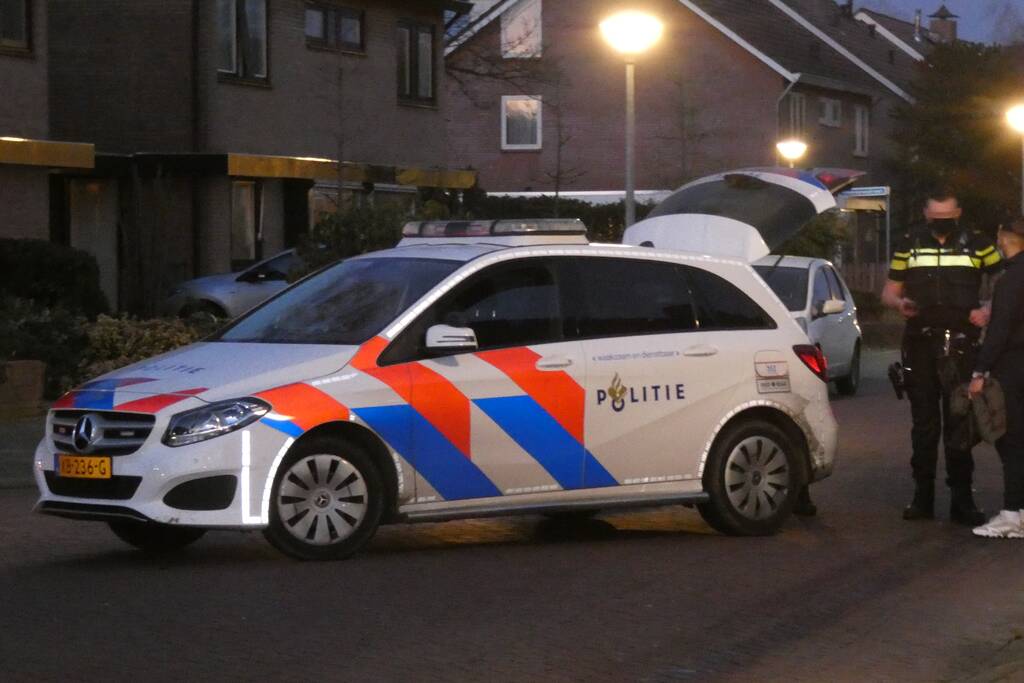 Fietser en bestelbus bosten op elkaar