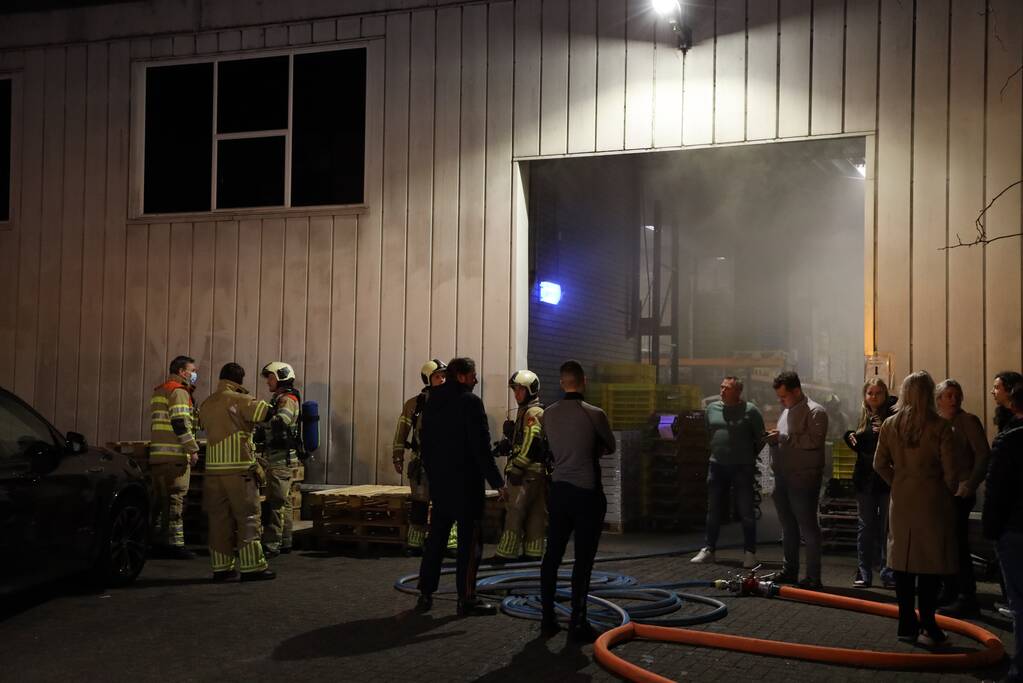Pand vol rook op industrieterrein De Kronkels