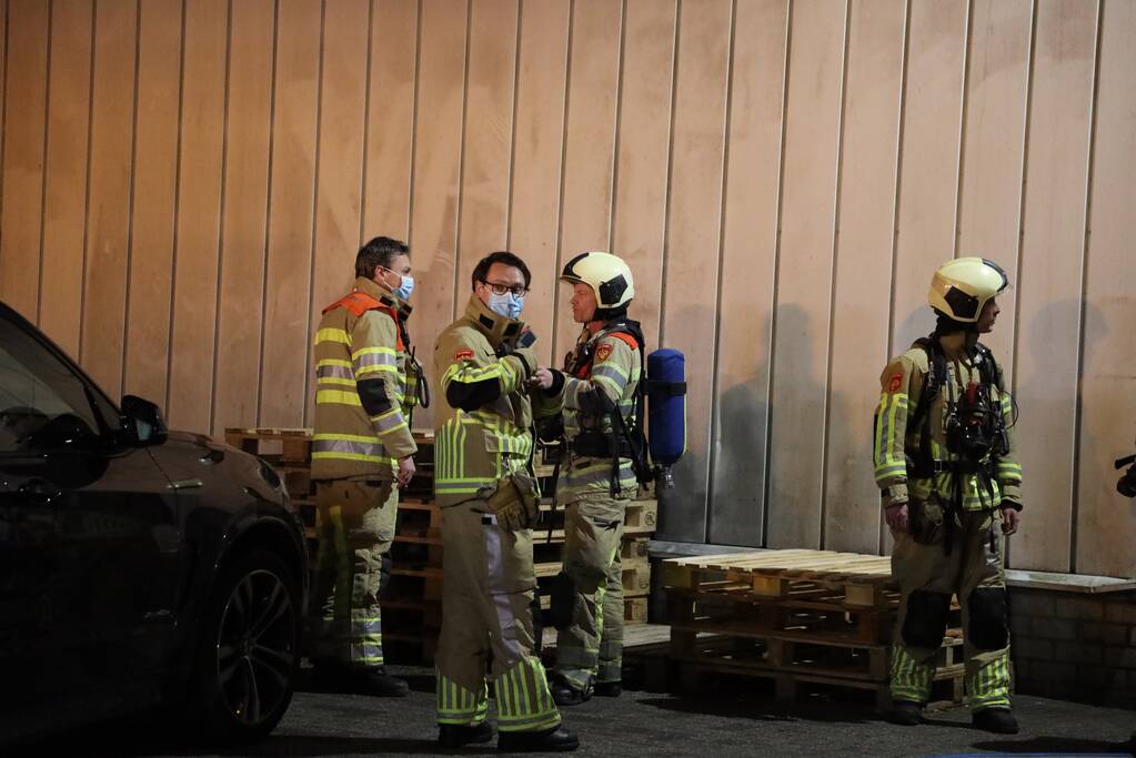 Pand vol rook op industrieterrein De Kronkels