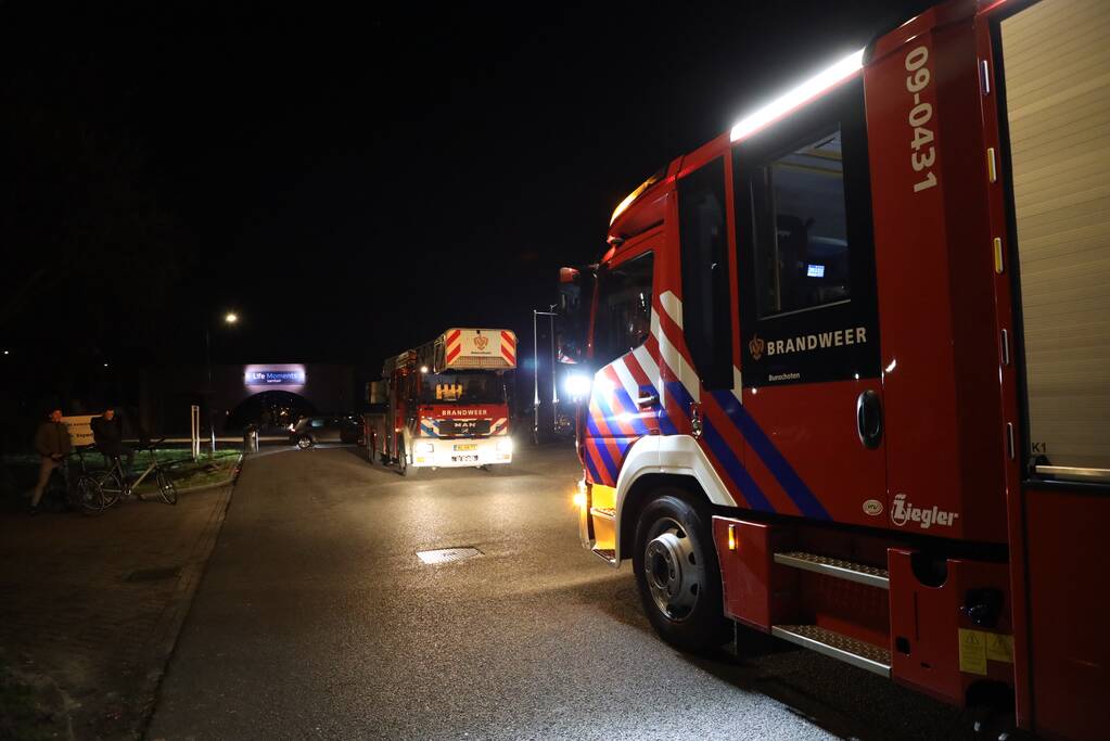 Pand vol rook op industrieterrein De Kronkels