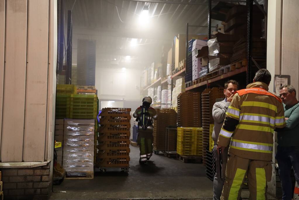 Pand vol rook op industrieterrein De Kronkels