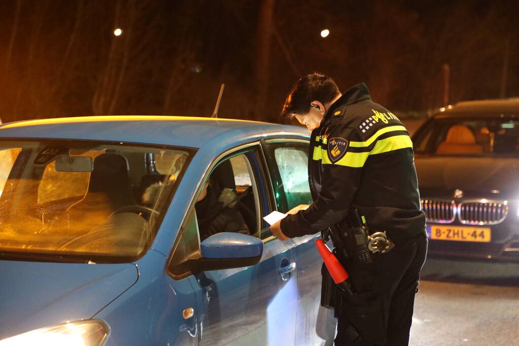 Automobilisten gecontroleerd op papieren tijdens avondklok