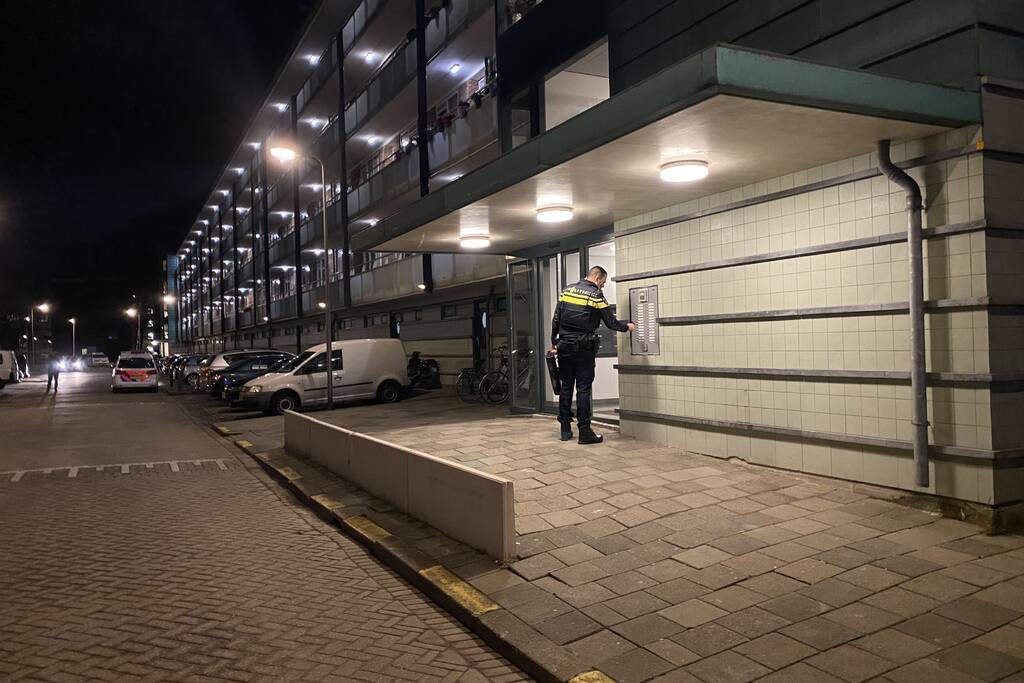 Buurtbewoners blussen beginnende autobrand