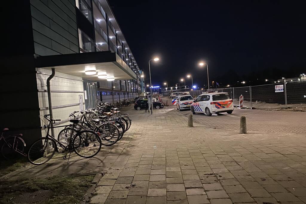 Buurtbewoners blussen beginnende autobrand