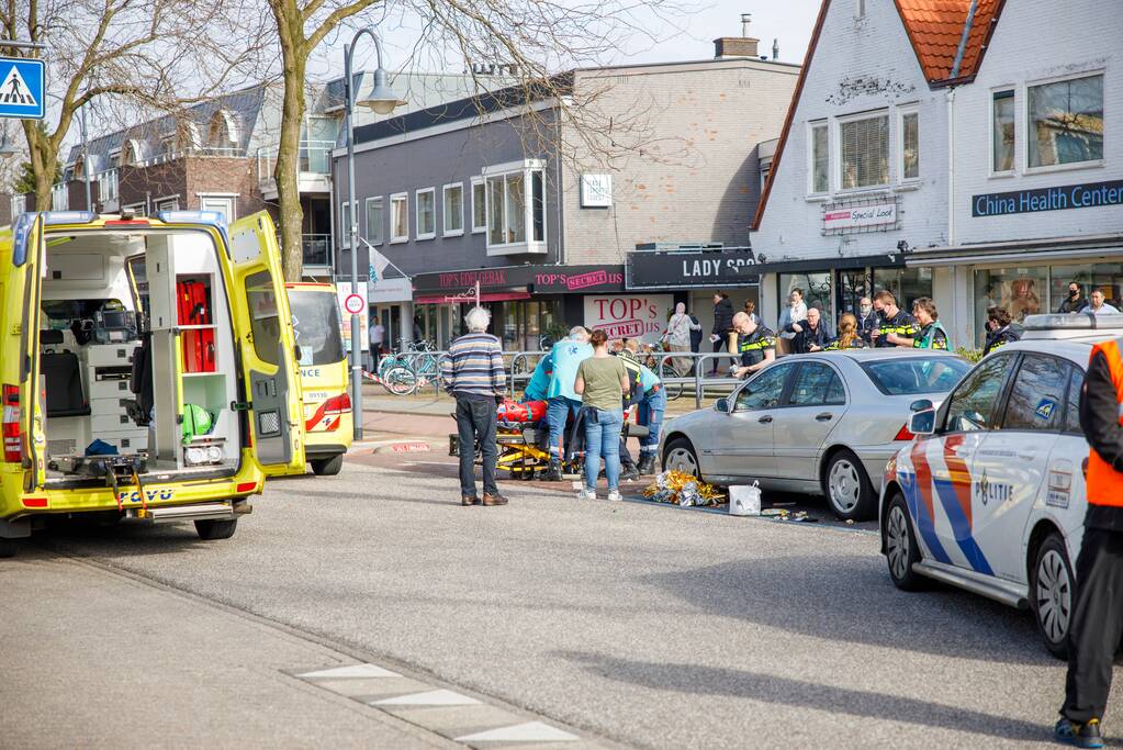 Vrouw ernstig gewond bij verkeersongeval