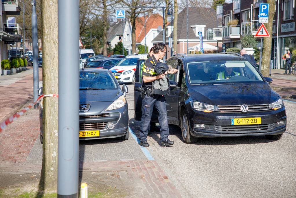 Vrouw ernstig gewond bij verkeersongeval