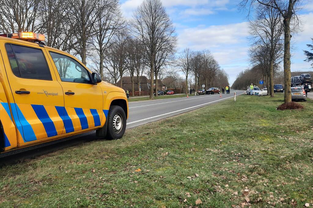 Taxi en personenauto met elkaar in botsing