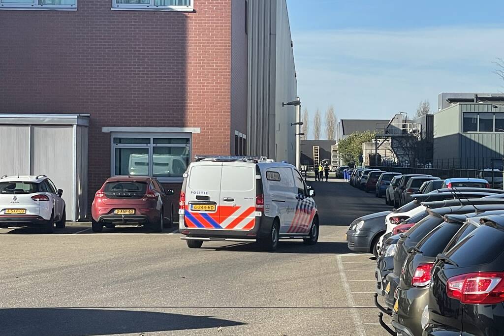 10 vluchtelingen aangetroffen in vrachtwagen bij Alloga en Alliance Healthcare