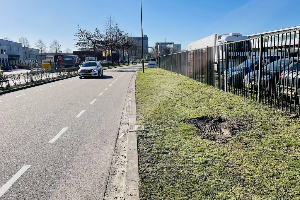10 vluchtelingen aangetroffen in vrachtwagen bij Alloga en Alliance Healthcare