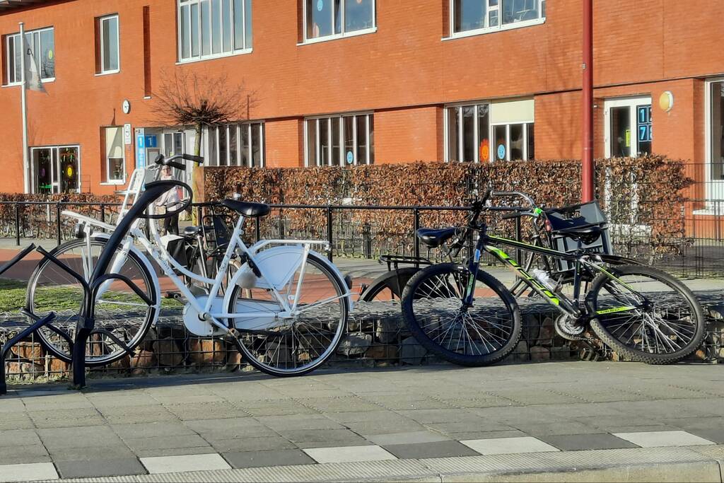 Voetgangers airbag Volvo klapt uit bij aanrijding