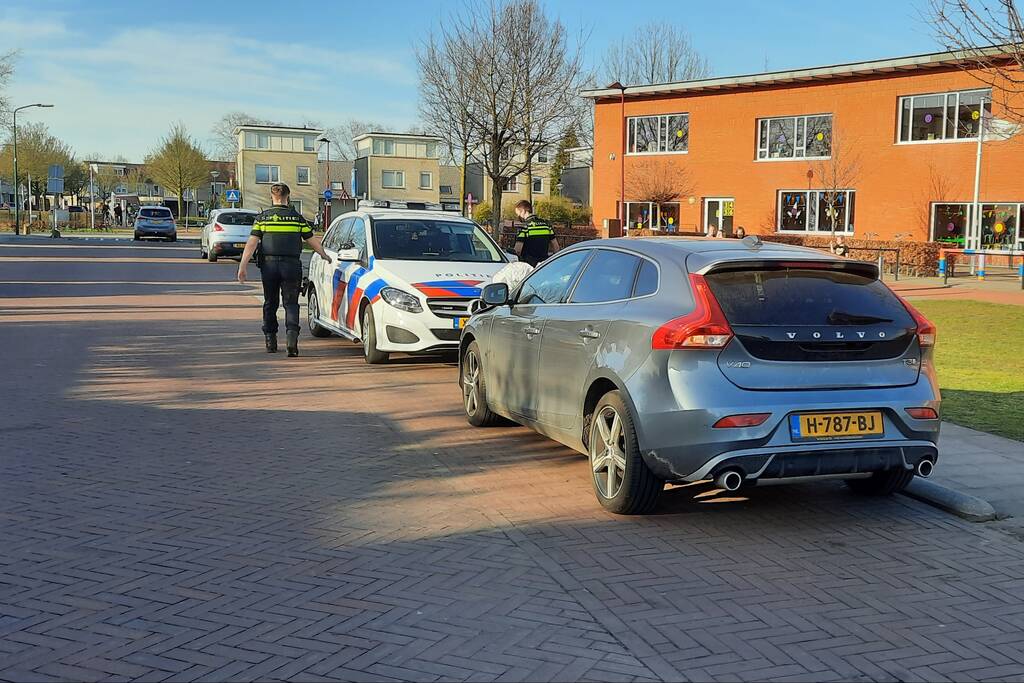 Voetgangers airbag Volvo klapt uit bij aanrijding