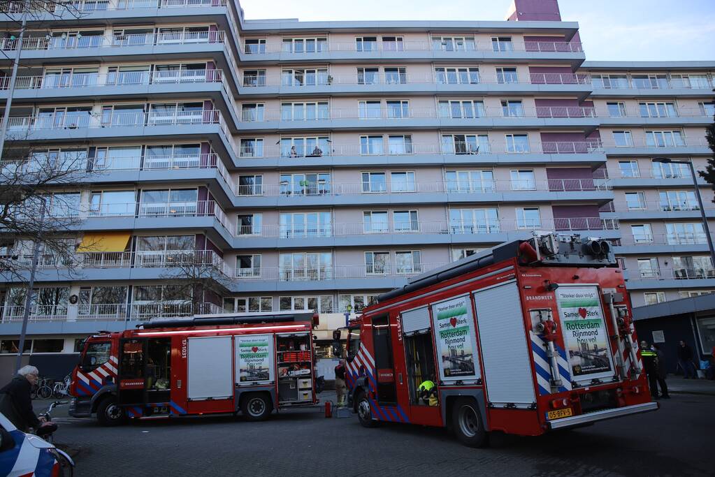 Begane grond zorgflat ontruimd door brand in wasruimte