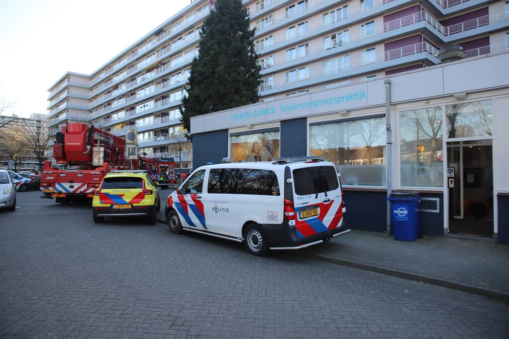Begane grond zorgflat ontruimd door brand in wasruimte