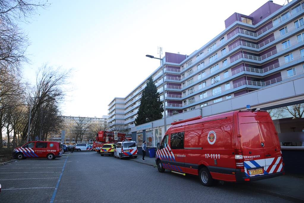 Begane grond zorgflat ontruimd door brand in wasruimte