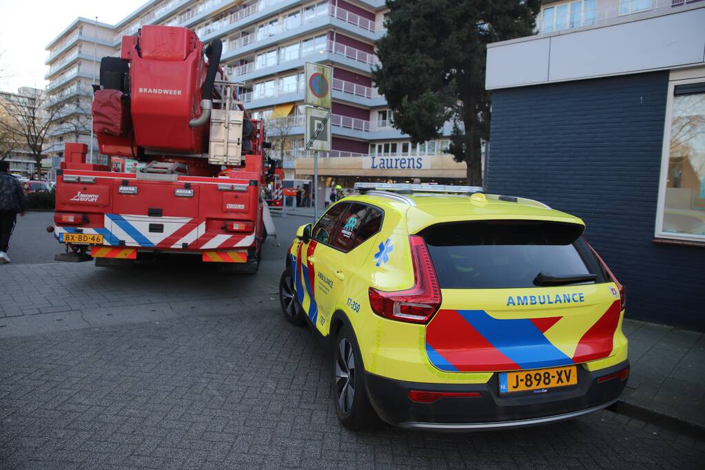Begane grond zorgflat ontruimd door brand in wasruimte