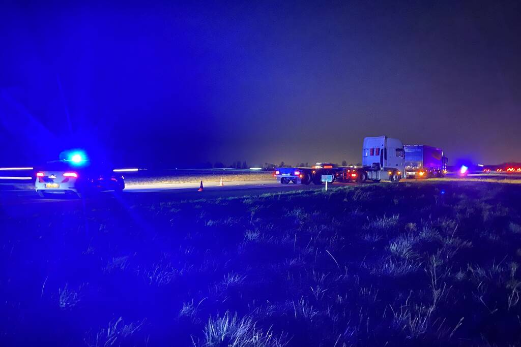Schade bij botsing tussen twee vrachtwagens