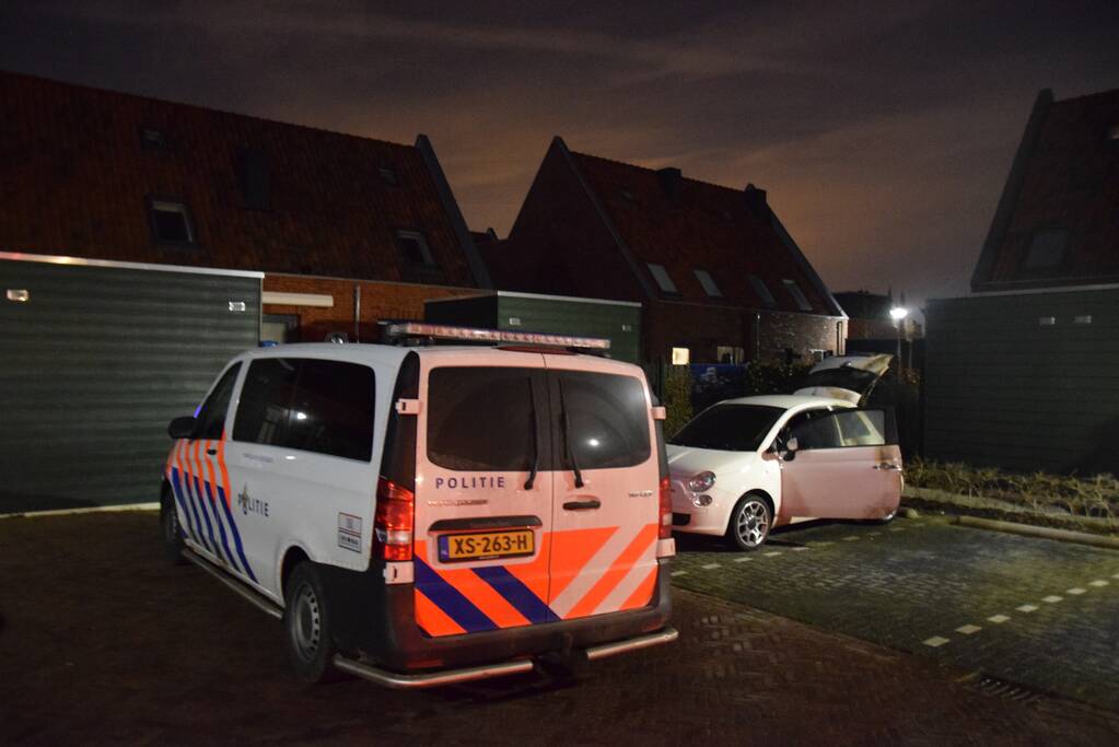 Brandstichting bij auto