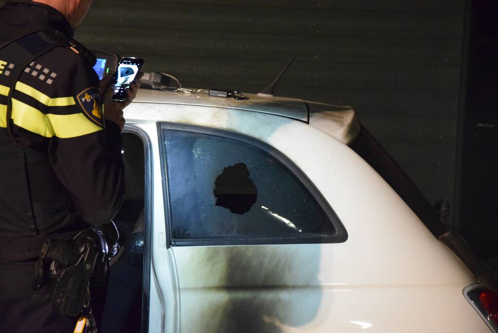 Brandstichting bij auto