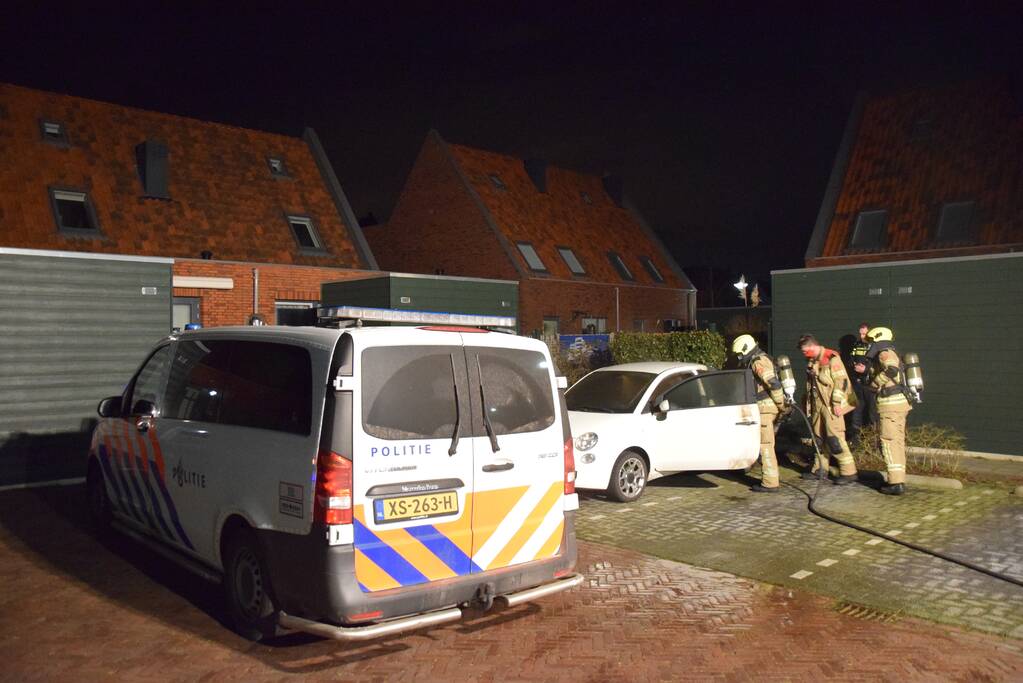 Brandstichting bij auto