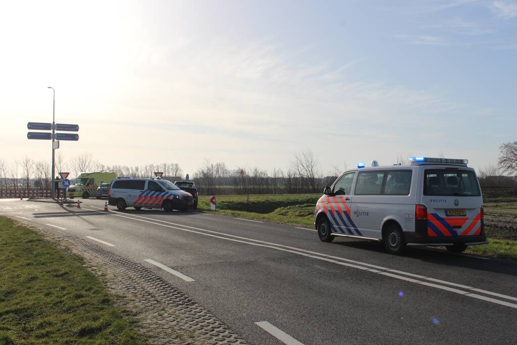 Overstekende fietser gewond door botsing met auto