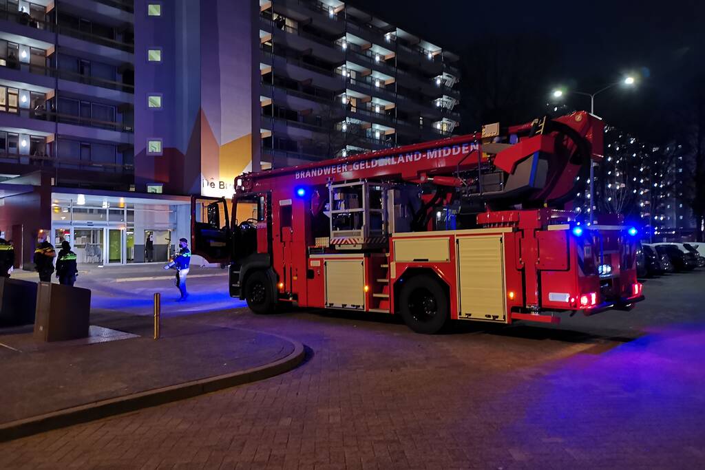 Onderzoek naar afgestoken fakkel vanaf balkon