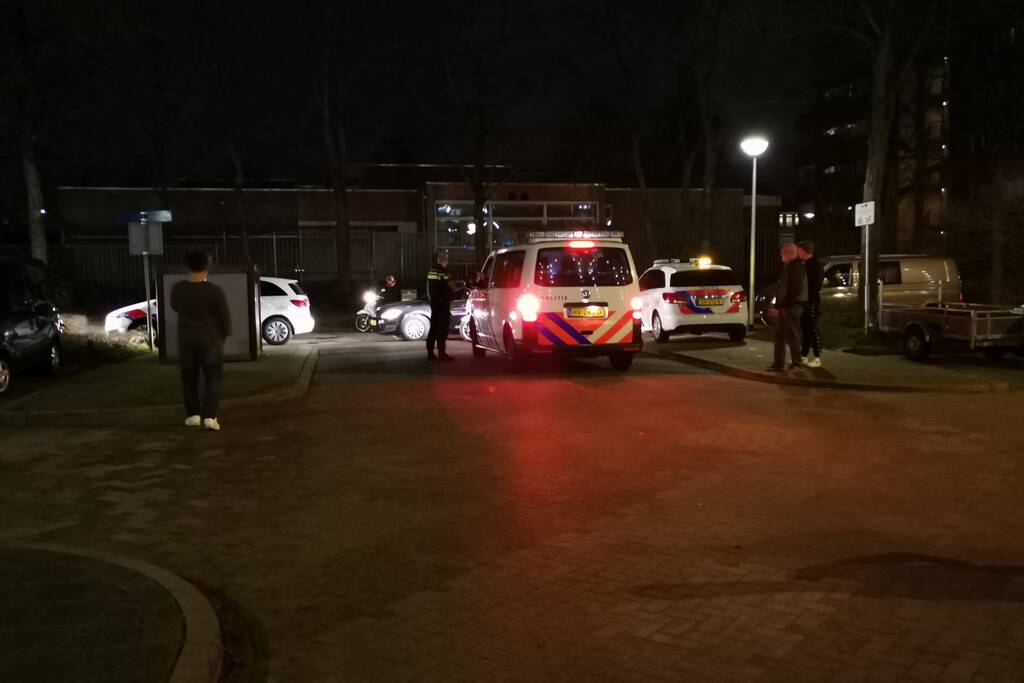 Onderzoek naar afgestoken fakkel vanaf balkon