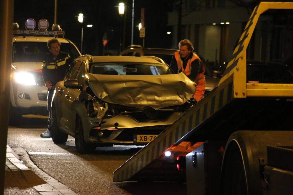 Schade bij botsing tussen lijnbus en auto