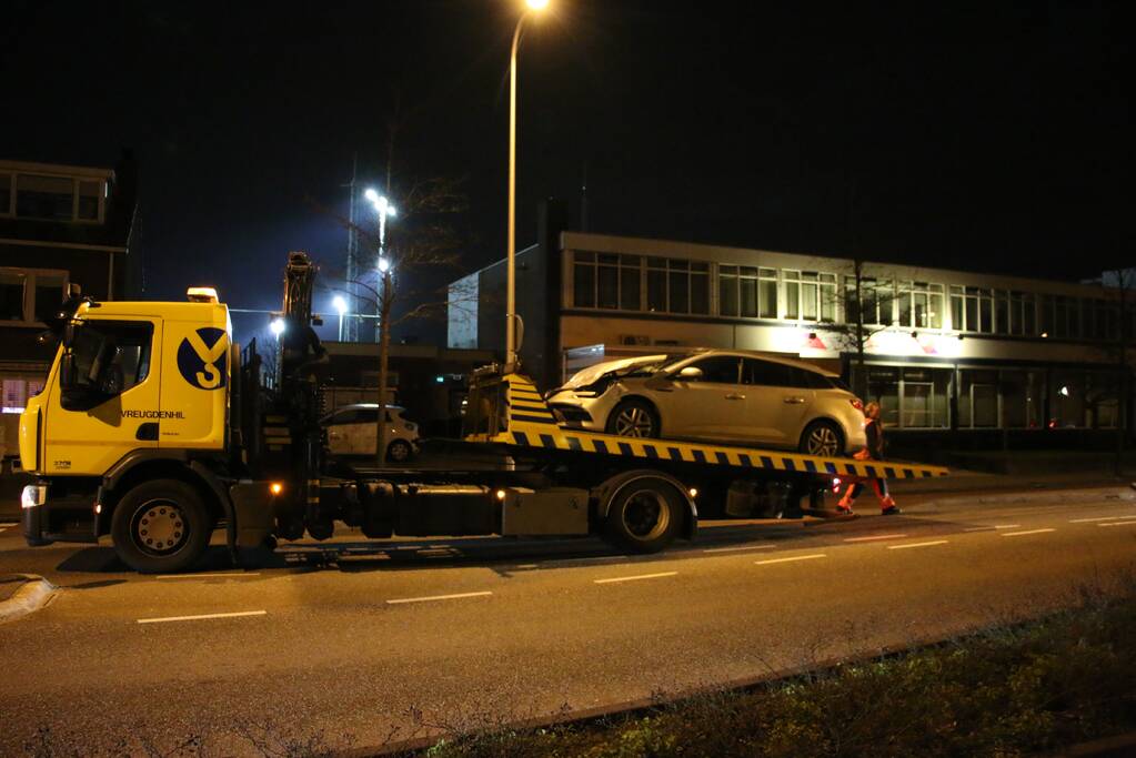 Schade bij botsing tussen lijnbus en auto