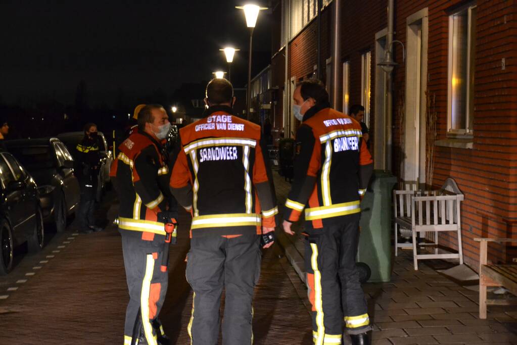 Brandweer verricht metingen na gaslucht