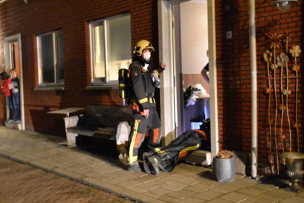 Brandweer verricht metingen na gaslucht