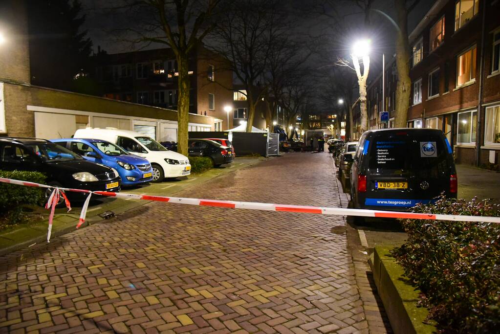 Onderzoek naar aantreffen dode man in auto