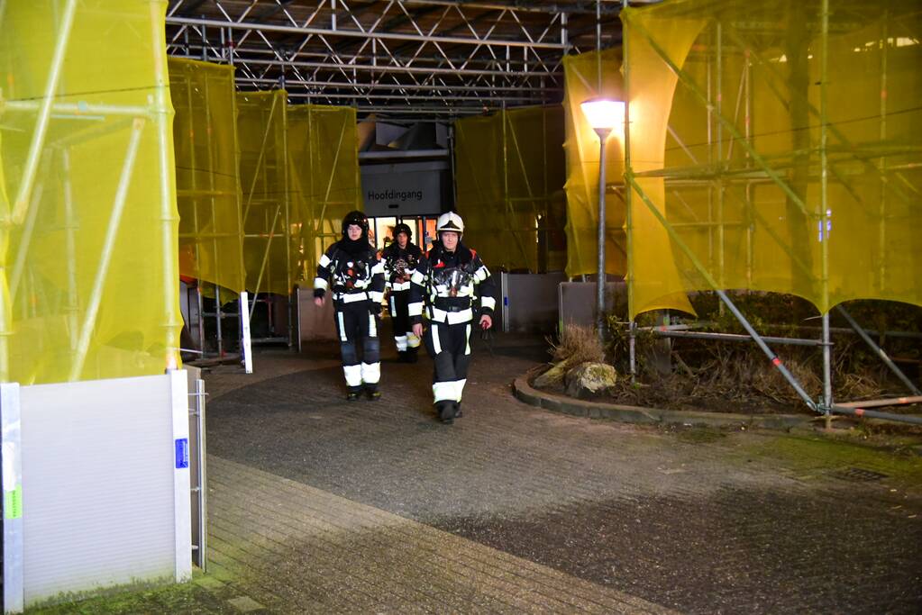 Brandweer blust brand in meterkast verzorgingshuis Lelie