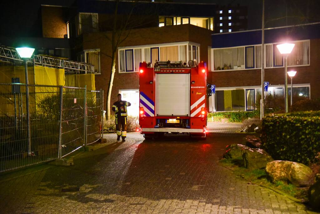 Brandweer blust brand in meterkast verzorgingshuis Lelie