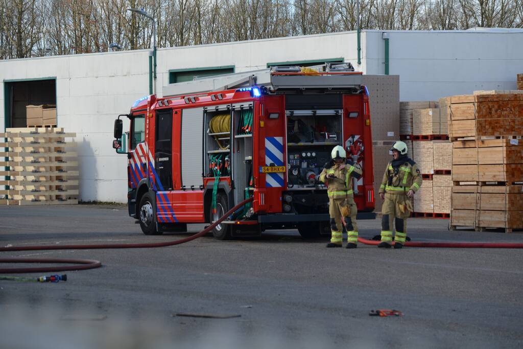 Gasfles in brand bij Phoenix Pallets