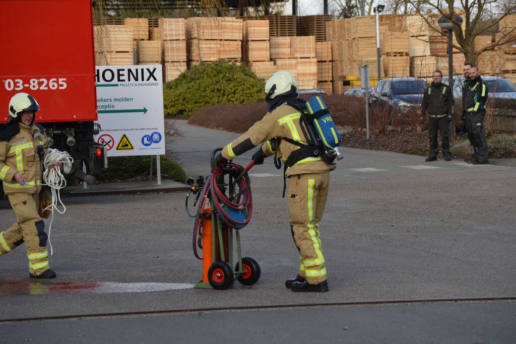 Gasfles in brand bij Phoenix Pallets