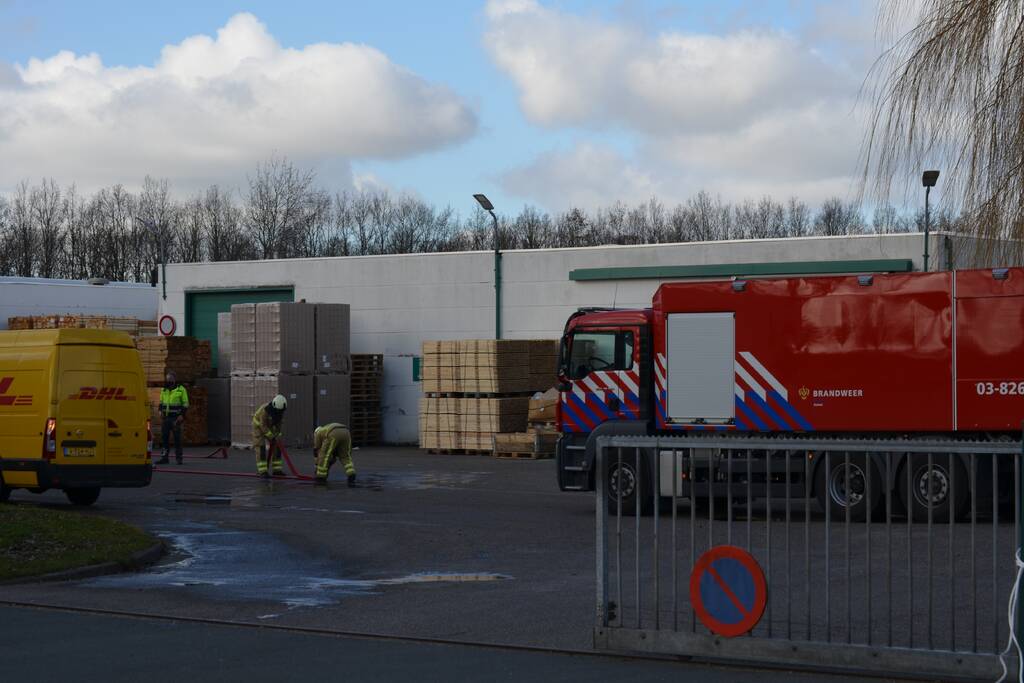 Gasfles in brand bij Phoenix Pallets